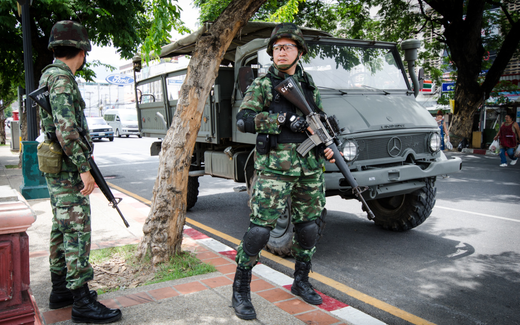 2014_0526_Thailand_coup_Chang_Phueak_Gate_Chiang_Mai_02