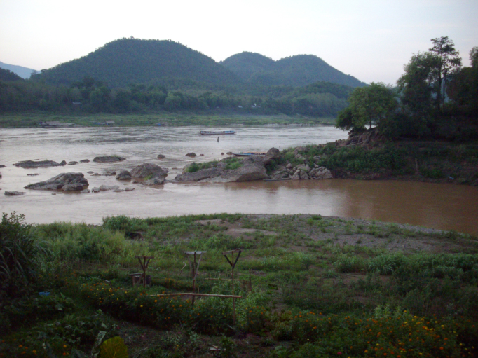 Sunset-Views-from-Mekong-Riverview--682x