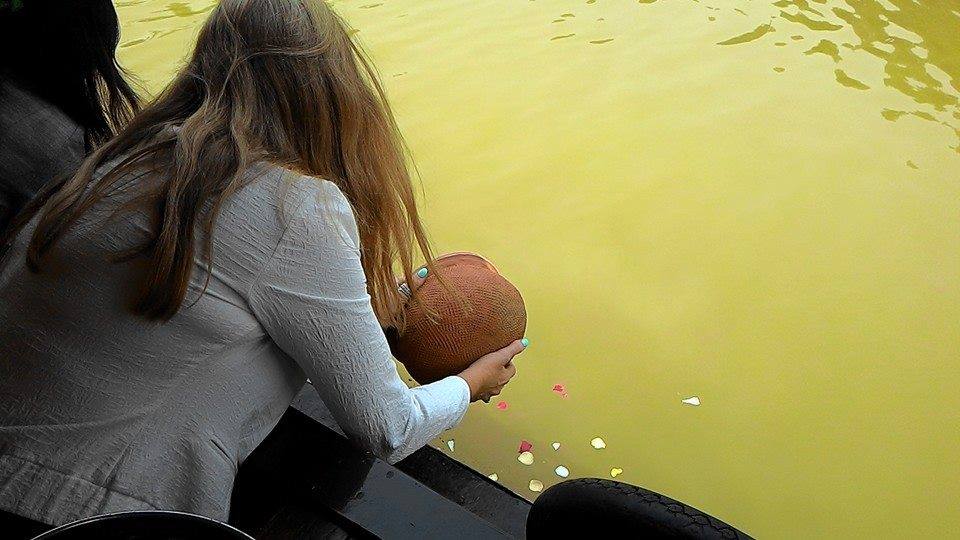 Tom's mother floating his ashes in a river