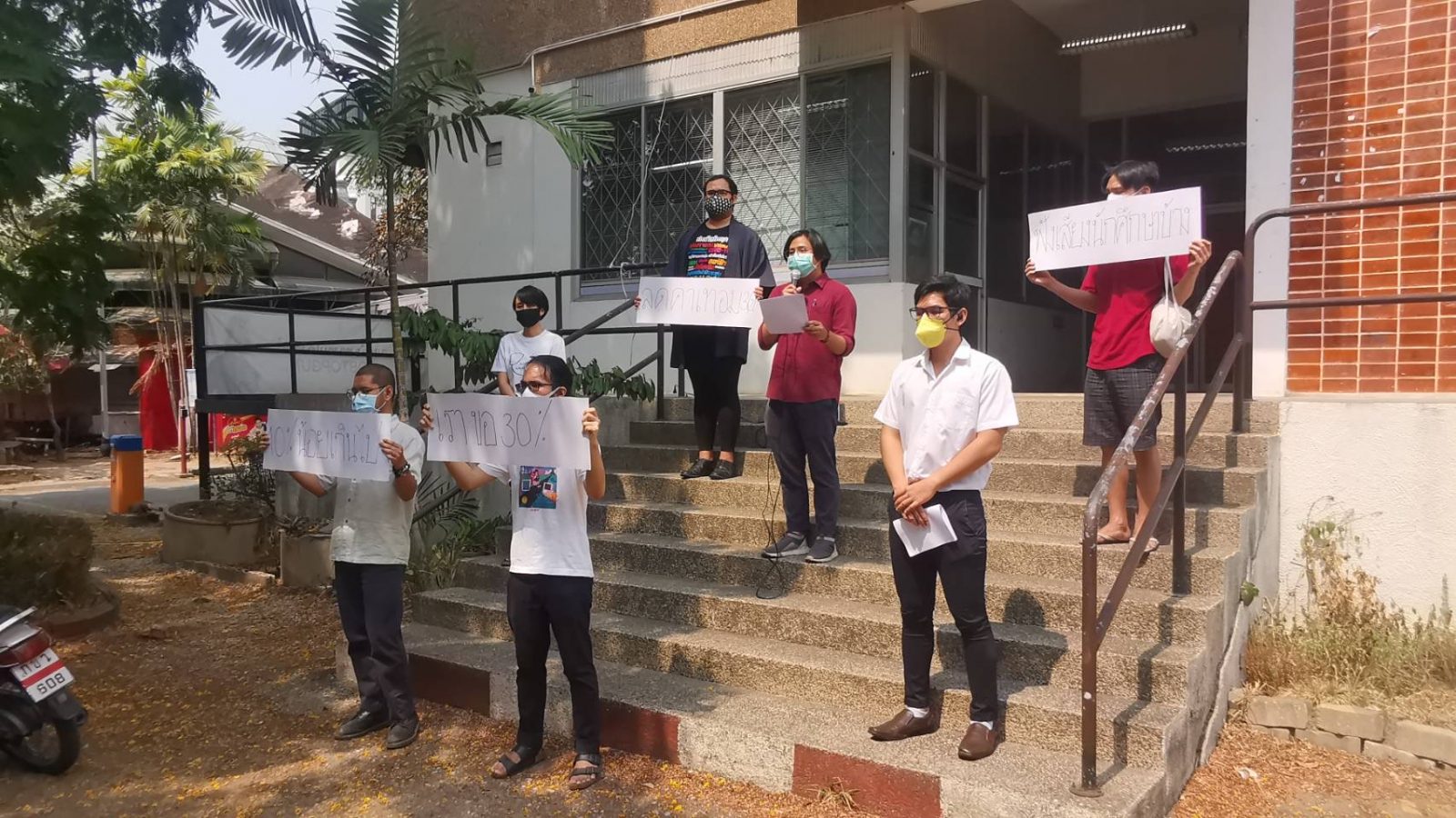 Students reject 10% fee discount from CMU - Chiang Mai Citylife CityNews